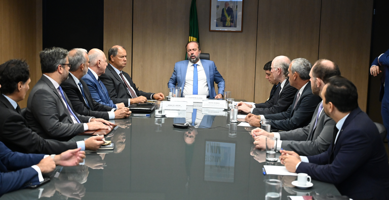 Silveira se reúne com deputados e representantes do setor para fortalecer ações contra fraudes
