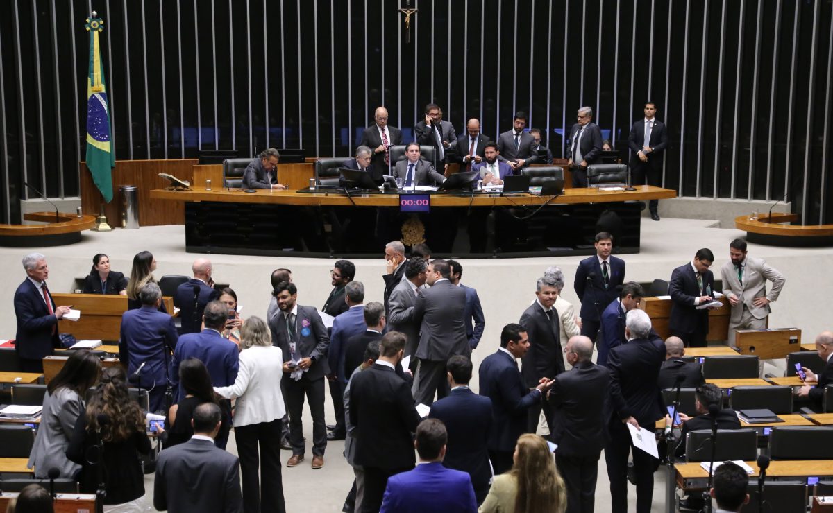 Câmara aprova medidas que endurecem fiscalização no mercado de combustíveis